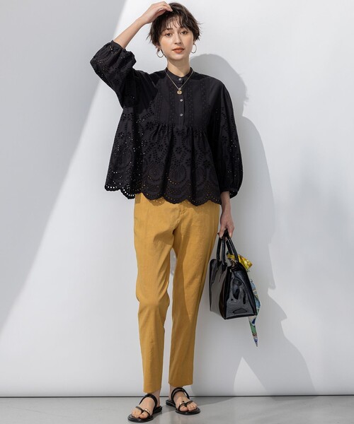 23区 L（ニジュウサンクオオキイサイズ）の「【洗える】コットンエンブロイダリー クロップド ブラウス（シャツ/ブラウス・レディース・ネイビー系/ブラック系/ホワイト系・44/46/48）」の8枚目の写真