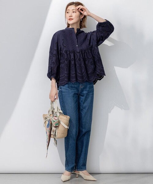23区 L（ニジュウサンクオオキイサイズ）の「【洗える】コットンエンブロイダリー クロップド ブラウス（シャツ/ブラウス・レディース・ネイビー系/ブラック系/ホワイト系・44/46/48）」の11枚目の写真