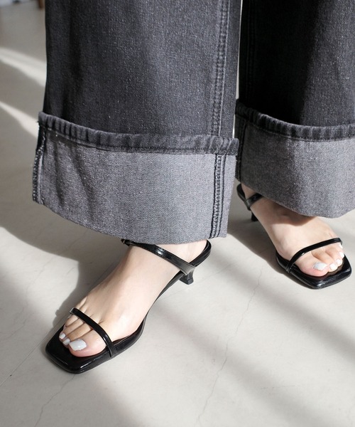 AmiAmi（アミアミ）の「華奢スクエアトゥダブルストラップミュールサンダル（サンダル・レディース・シルバー/ブラック/ブロンズ/アイボリー・S/M/LL/L）」の19枚目の写真