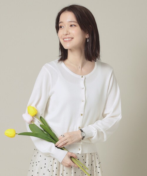 ITS'DEMO（イッツデモ）の「【UVカット／アンチピリング／手洗い可】クルーニットカーディガン（カーディガン/ボレロ・レディース・オフホワイト/ライトベージュ/レッド系1/サックスブルー/ネイビー・38/40）」の2枚目の写真