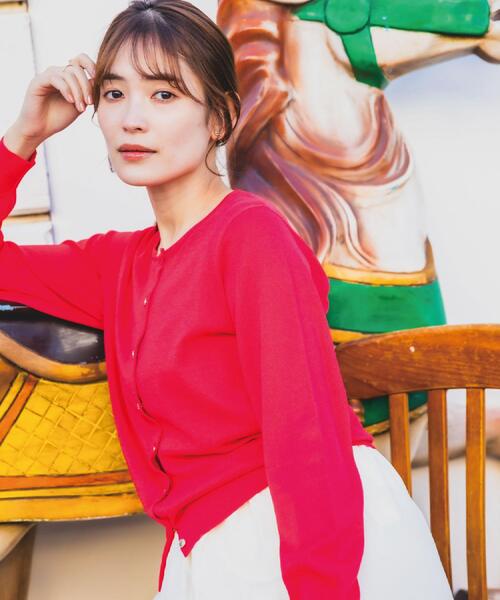 ITS'DEMO（イッツデモ）の「【UVカット／アンチピリング／手洗い可】クルーニットカーディガン（カーディガン/ボレロ・レディース・オフホワイト/ライトベージュ/レッド系1/サックスブルー/ネイビー・38/40）」の6枚目の写真