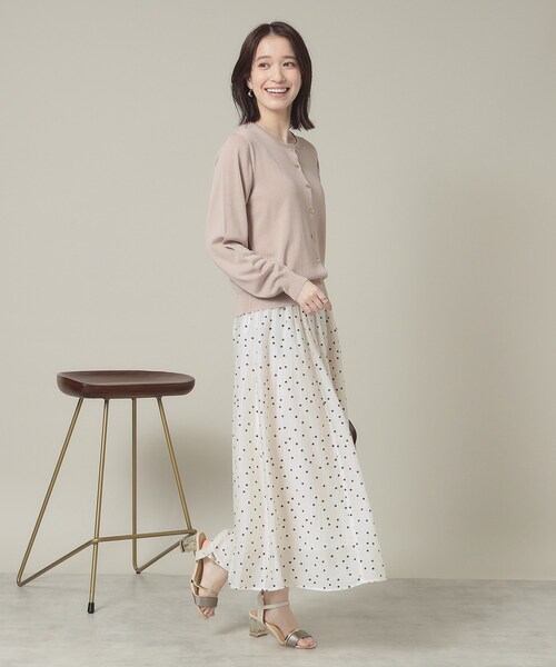 ITS'DEMO（イッツデモ）の「【UVカット／アンチピリング／手洗い可】クルーニットカーディガン（カーディガン/ボレロ・レディース・オフホワイト/ライトベージュ/レッド系1/サックスブルー/ネイビー・38/40）」の15枚目の写真