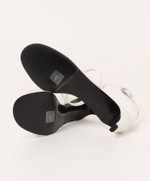 CHARLES & KEITH（チャールズ & キース）の「Tバー キトゥンヒールアンクルストラップサンダル（サンダル・レディース・シルバー/ブラック/ホワイト・22cm/22.5cm/23cm/23.5cm/24.5cm/25cm/26.5cm/25.5cm）」の16枚目の写真