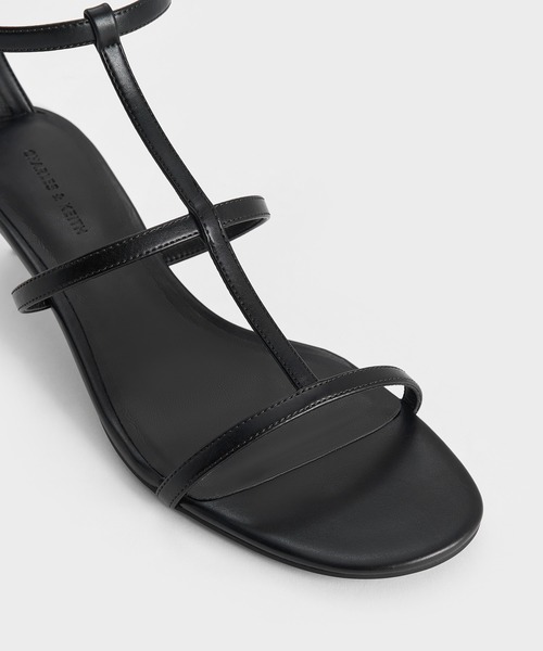 CHARLES & KEITH（チャールズ & キース）の「Tバー キトゥンヒールアンクルストラップサンダル（サンダル・レディース・シルバー/ブラック/ホワイト・22cm/22.5cm/23cm/23.5cm/24.5cm/25cm/26.5cm/25.5cm）」の6枚目の写真