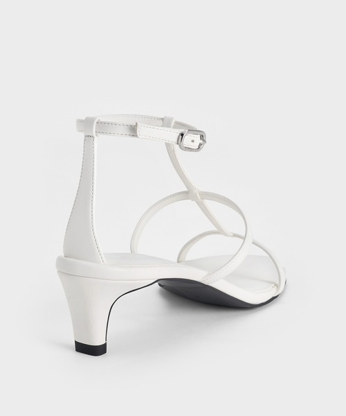CHARLES & KEITH（チャールズ & キース）の「Tバー キトゥンヒールアンクルストラップサンダル（サンダル・レディース・シルバー/ブラック/ホワイト・22cm/22.5cm/23cm/23.5cm/24.5cm/25cm/26.5cm/25.5cm）」の9枚目の写真
