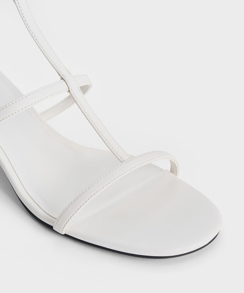 CHARLES & KEITH（チャールズ & キース）の「Tバー キトゥンヒールアンクルストラップサンダル（サンダル・レディース・シルバー/ブラック/ホワイト・22cm/22.5cm/23cm/23.5cm/24.5cm/25cm/26.5cm/25.5cm）」の10枚目の写真