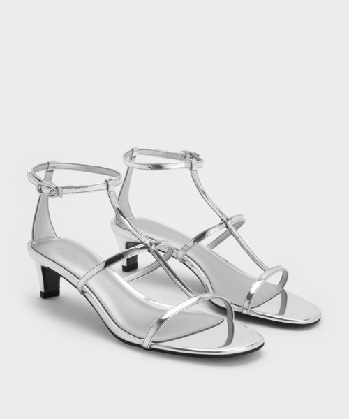 CHARLES & KEITH（チャールズ & キース）の「Tバー キトゥンヒールアンクルストラップサンダル（サンダル・レディース・シルバー/ブラック/ホワイト・22cm/22.5cm/23cm/23.5cm/24.5cm/25cm/26.5cm/25.5cm）」の12枚目の写真
