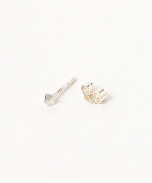 Ray BEAMS（レイビームス）の「Saskia Diez / 1Pyramid Pierce（ピアス（両耳用）・レディース・シルバー・ONE SIZE）」の2枚目の写真
