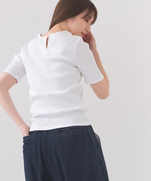 OMNES(オムネス)の「【接触冷感】 後ろV開きリブカットソー(Tシャツ/カットソー・レディース・ラベンダー/ライトブラウン/ホワイト/グレー・FREE)」の7枚目の写真