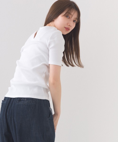 OMNES(オムネス)の「【接触冷感】 後ろV開きリブカットソー(Tシャツ/カットソー・レディース・ラベンダー/ライトブラウン/ホワイト/グレー・FREE)」の9枚目の写真