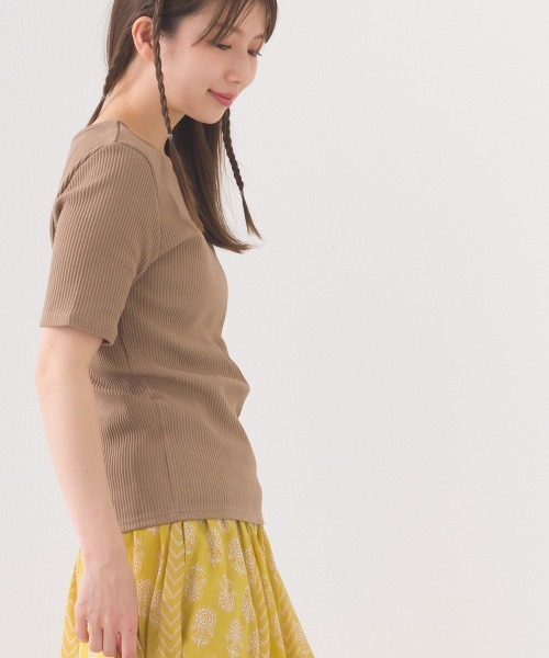 OMNES(オムネス)の「【接触冷感】 後ろV開きリブカットソー(Tシャツ/カットソー・レディース・ラベンダー/ライトブラウン/ホワイト/グレー・FREE)」の15枚目の写真