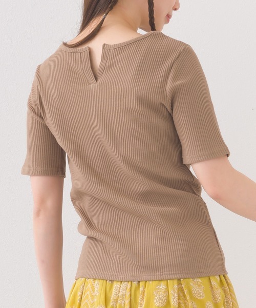 OMNES(オムネス)の「【接触冷感】 後ろV開きリブカットソー(Tシャツ/カットソー・レディース・ラベンダー/ライトブラウン/ホワイト/グレー・FREE)」の18枚目の写真