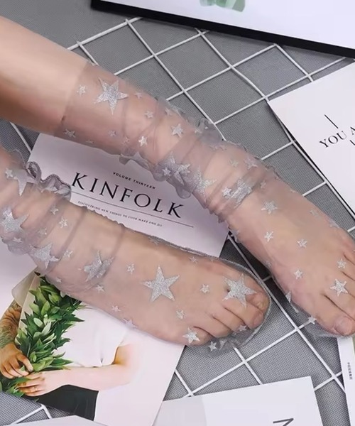 BARELY BLUE（ベアリーブルー）の「【 BARELY BLUE / ベアリーブルー 】 キラキラ ラメ レース クルー丈 ソックス（ソックス/靴下・レディース・グレー系/ホワイト系/ゴールド系・FREE）」の2枚目の写真