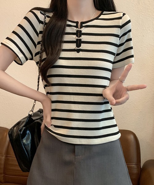 GEMEDA(ジェメダ)の「配色ボタン付きボーダートップス(Tシャツ/カットソー・レディース・グリーン/ブラック×ホワイト・M)」の10枚目の写真