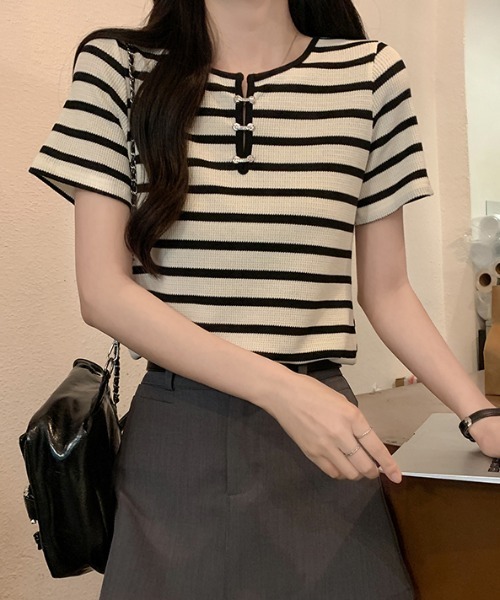 GEMEDA(ジェメダ)の「配色ボタン付きボーダートップス(Tシャツ/カットソー・レディース・グリーン/ブラック×ホワイト・M)」の8枚目の写真
