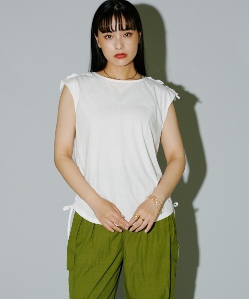 terrace（テラス）の「フリンジショルダーカットノースリーブ（その他トップス・レディース・オフホワイト/ブラック/ベージュ・MEDIUM）」の4枚目の写真