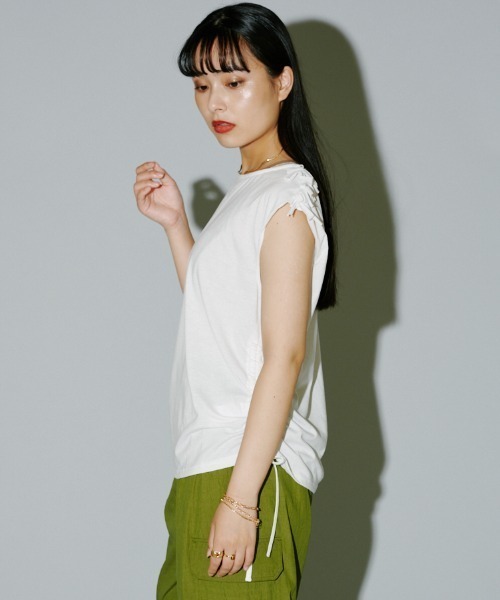 terrace（テラス）の「フリンジショルダーカットノースリーブ（その他トップス・レディース・オフホワイト/ブラック/ベージュ・MEDIUM）」の5枚目の写真