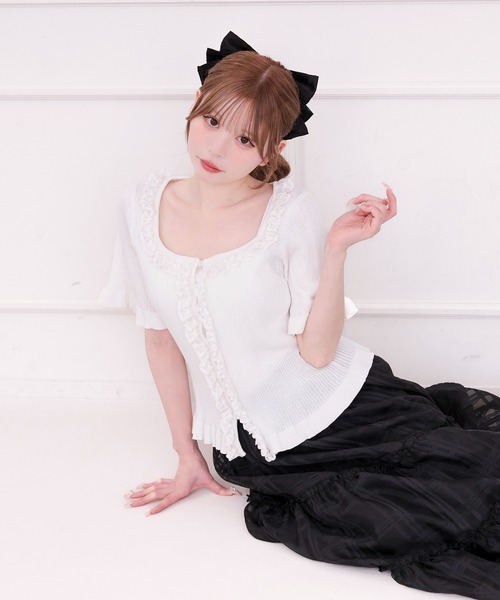 apres jour(アプレジュール)の「フリルレースニットトップス(ニット/セーター・レディース・ホワイト/ブラック・X-LARGE/フリー)」の1枚目の写真