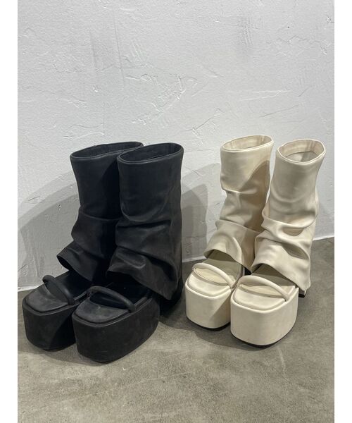 EMODA（エモダ）の「カバーバルキーサンダル（サンダル・レディース・ブラック/アイボリー・SMALL/MEDIUM/LARGE）」の4枚目の写真