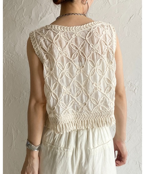 She's Closet（シーズクローゼット）の「フリンジレースクロシェ編みノースリーブベストトップス（ベスト・レディース・ホワイト/アイボリー・FREE）」の4枚目の写真