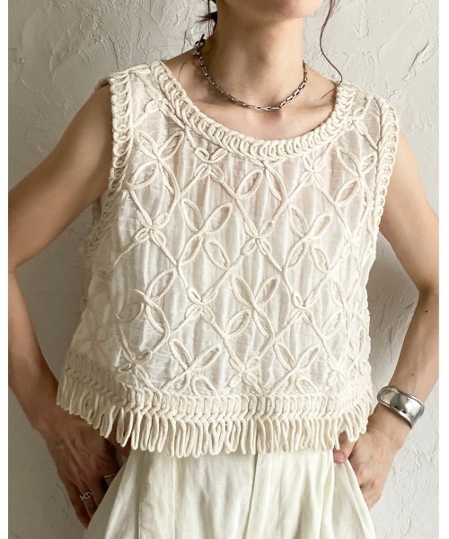 【みー】2024SS IENA ペプラムジレ　ベージュ　ノースリーブベスト IENA（イエナ）の「ペプラム ジレ（ベスト）」 - WEAR