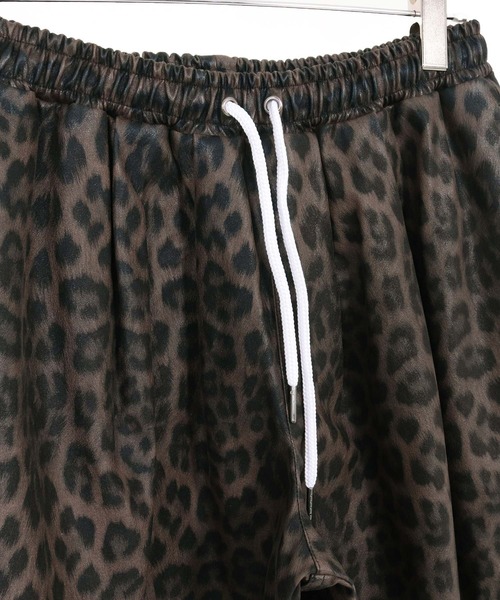 CAMBIO(カンビオ)の「mp13804- Leopard Synthetic Leather Jogger Pants レザージョガーパンツ(その他パンツ・メンズ・ブラウン/チャコール・S/M/L)」の20枚目の写真