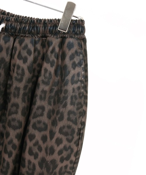 CAMBIO(カンビオ)の「mp13804- Leopard Synthetic Leather Jogger Pants レザージョガーパンツ(その他パンツ・メンズ・ブラウン/チャコール・S/M/L)」の21枚目の写真