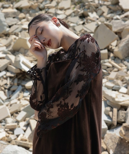 Callarus（カラルス）の「2WAYベロアフロッキープリーツワンピース