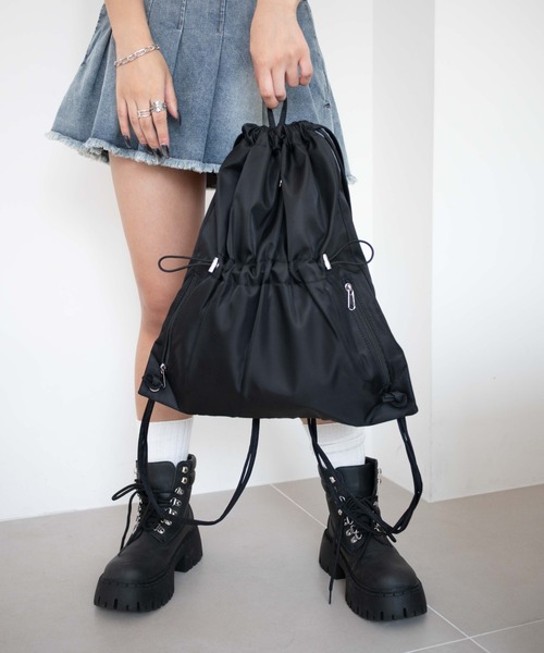 WEGO(ウィゴー)の「WEGO/【25年春夏新作】ドロストデザインナップサック(バックパック/リュック・レディース・ブラック/ブラック系その他/ホワイト系その他・FREE)」の3枚目の写真