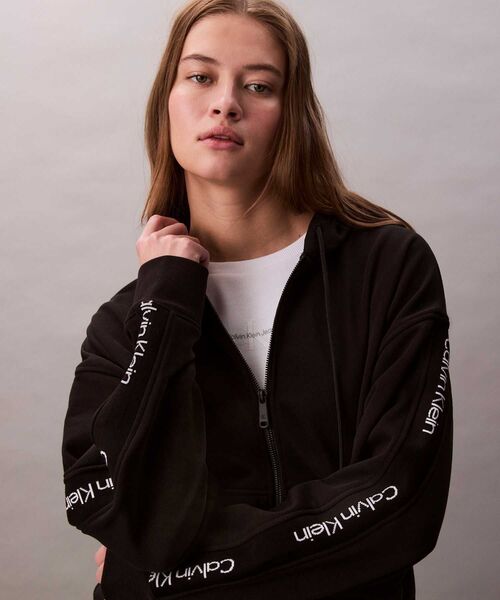 ロゴテープテリー ジップアップフーディー（パーカー）｜Calvin Klein
