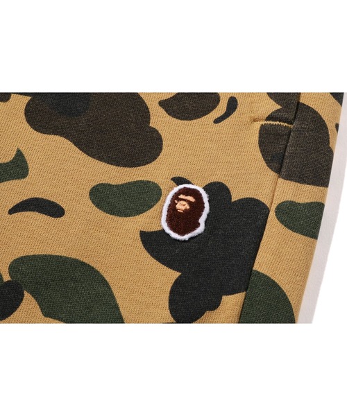 A BATHING APE（アベイシングエイプ）の「1ST CAMO ONE POINT RELAXED FIT SWEAT PANTS（スウェットパンツ・メンズ・グリーン/オレンジ/イエロー・MEDIUM/SMALL/X-LARGE/LARGE/XX-LARGE）」の8枚目の写真