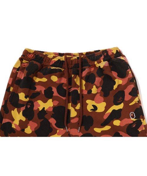 A BATHING APE（アベイシングエイプ）の「1ST CAMO ONE POINT RELAXED FIT SWEAT PANTS（スウェットパンツ・メンズ・グリーン/オレンジ/イエロー・MEDIUM/SMALL/X-LARGE/LARGE/XX-LARGE）」の12枚目の写真