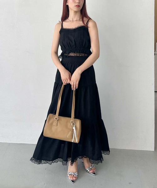 archives(アルシーヴ)の「チャーム付きスクエアボストンバッグ(ショルダーバッグ・レディース・ベージュ/レッド/ブラック・FREE)」の8枚目の写真