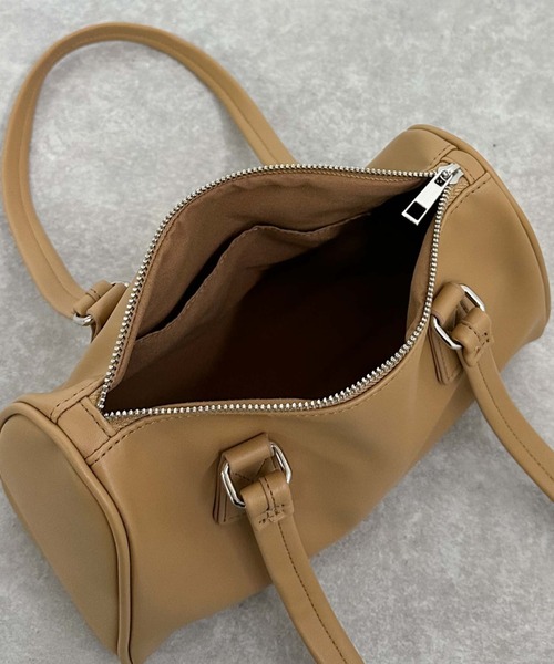 archives(アルシーヴ)の「チャーム付きスクエアボストンバッグ(ショルダーバッグ・レディース・ベージュ/レッド/ブラック・FREE)」の11枚目の写真