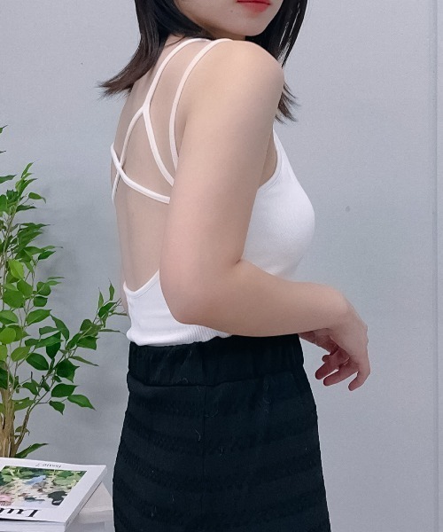 &soiree(アンドソワレ)の「【&soiree】バッククロスカップ付キャミソール(キャミソール・レディース・オフホワイト/ブラック/グリーン・FREE)」の13枚目の写真