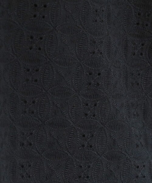 DRESKIP（ドレスキップ）の「【S-LL】抜け感とすっきり見えを叶える 刺繍レース スキッパー襟トップス（Tシャツ/カットソー・レディース・スモーキーグリーン系/オフホワイト/ブルー/ブラック/ダークブラウン・04/03/01/02）」の6枚目の写真