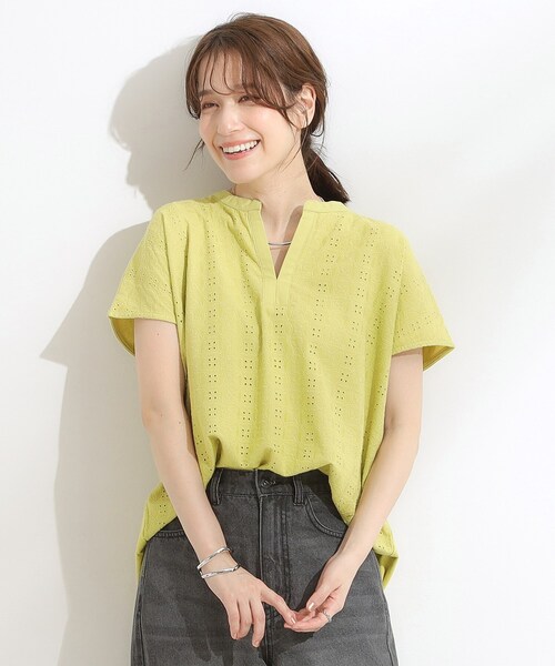 DRESKIP（ドレスキップ）の「【S-LL】抜け感とすっきり見えを叶える 刺繍レース スキッパー襟トップス（Tシャツ/カットソー・レディース・スモーキーグリーン系/オフホワイト/ブルー/ブラック/ダークブラウン・04/03/01/02）」の22枚目の写真