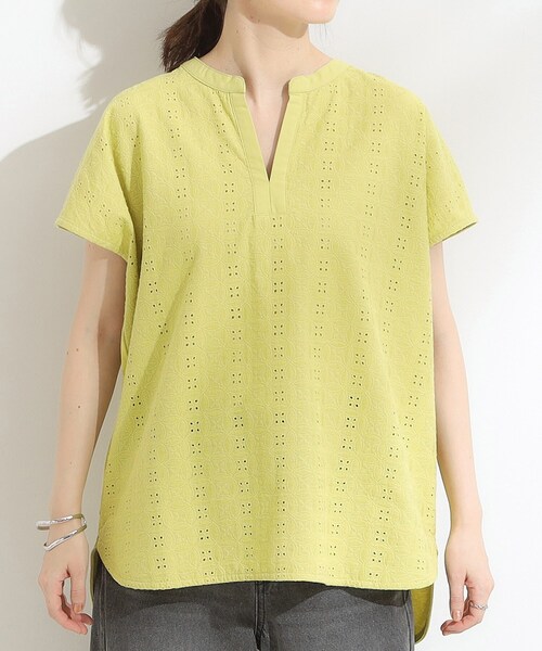 DRESKIP（ドレスキップ）の「【S-LL】抜け感とすっきり見えを叶える 刺繍レース スキッパー襟トップス（Tシャツ/カットソー・レディース・スモーキーグリーン系/オフホワイト/ブルー/ブラック/ダークブラウン・04/03/01/02）」の19枚目の写真