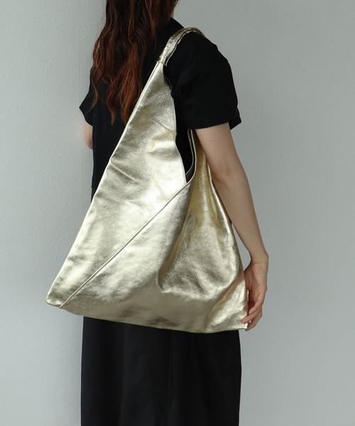 Cepica（セピカ）の「牛床革トライアングルワンショルダー（ショルダーバッグ・レディース・ゴールド/シルバー・FREE）」の2枚目の写真