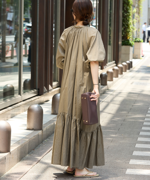 【関税込み】The Garment ベージュ Como ブラ マキシワンピース CINDY / クルーネックドレス （ロング・マキシ丈ワンピース