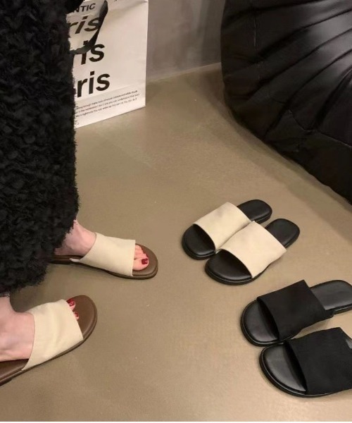 Forcement(フォースメント)の「幅広いコーデになじむフラットミュールサンダル(サンダル・レディース・ブラック/ブラウン/ホワイト・23.5cm/23cm/25cm/24.5cm/24cm)」の10枚目の写真