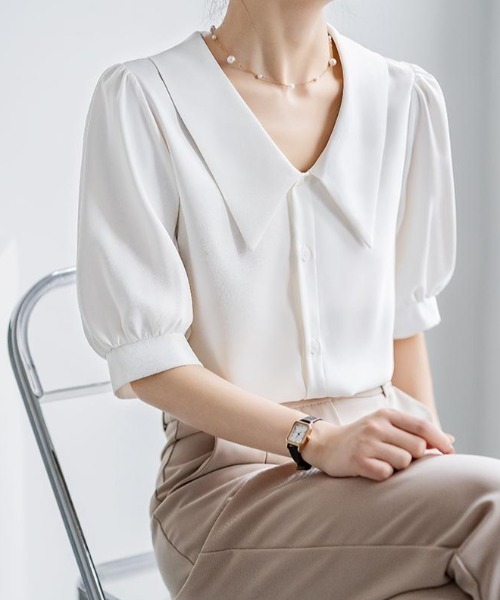 FAVORITO(ファヴォリート)の「ビッグカラー×パフスリーブ シフォンブラウス(シャツ/ブラウス・レディース・ホワイト/ブラック・M/L/XL)」の2枚目の写真