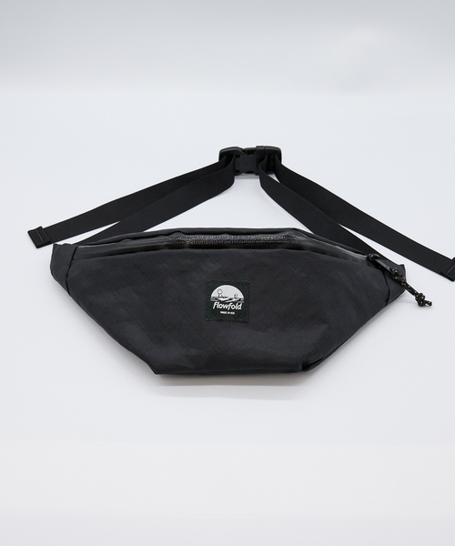 Flowfold(フローフォールド)の「【Flowfold/フローフォールド】Fanny Pack /ファニーバック/ウエストポーチ/- Large(ショルダーバッグ・メンズ・ブラック/ダークベージュ・フリー)」の3枚目の写真