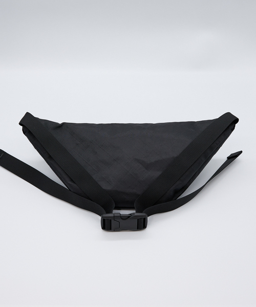 Flowfold(フローフォールド)の「【Flowfold/フローフォールド】Fanny Pack /ファニーバック/ウエストポーチ/- Large(ショルダーバッグ・メンズ・ブラック/ダークベージュ・フリー)」の4枚目の写真