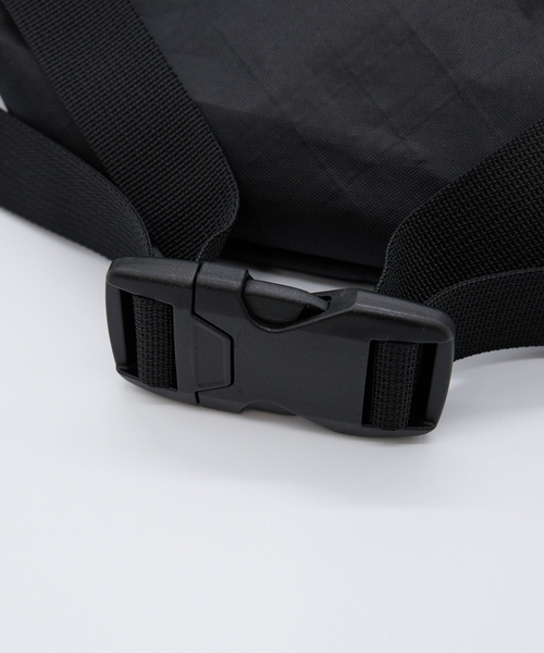 Flowfold(フローフォールド)の「【Flowfold/フローフォールド】Fanny Pack /ファニーバック/ウエストポーチ/- Large(ショルダーバッグ・メンズ・ブラック/ダークベージュ・フリー)」の5枚目の写真