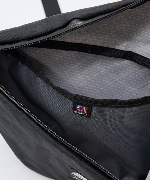 Flowfold(フローフォールド)の「【Flowfold/フローフォールド】Fanny Pack /ファニーバック/ウエストポーチ/- Large(ショルダーバッグ・メンズ・ブラック/ダークベージュ・フリー)」の6枚目の写真