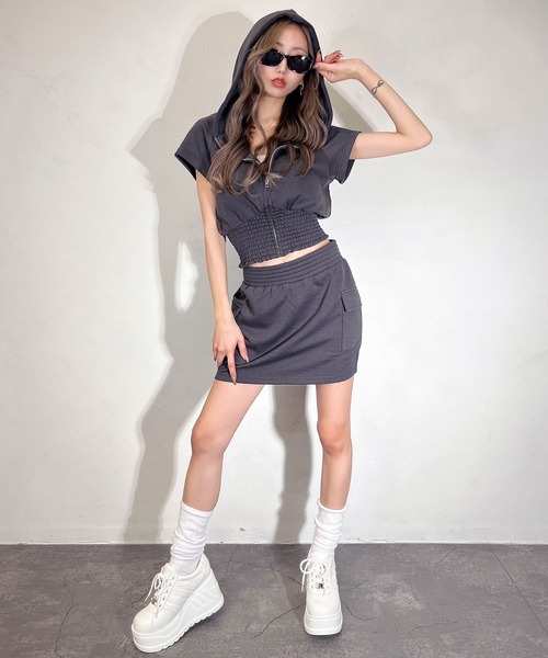 BLACKQUEEN(ブラッククイーン)の「【BLACKQUEEN】くびれシャーリングセットアップ(セットアップ・レディース・チャコール/ブラック・M)」の14枚目の写真