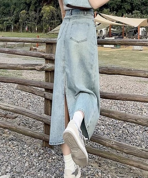 cammie(キャミー)の「ミディ丈Aラインデニムスカート(スカート・レディース・ブルー・MEDIUM/LARGE)」の4枚目の写真