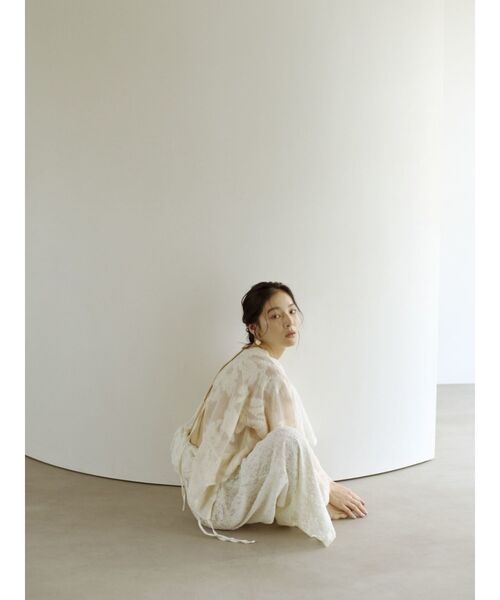 Ungrid（アングリッド）の「バックデザインシアーニット（ニット/セーター・レディース・アイボリー/ブラック/イエロー・FREE）」の6枚目の写真