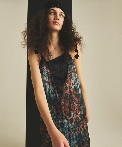 muller of yoshiokubo（ミュラーオブヨシオクボ）の「muller of yoshiokubo ミュラーオブヨシオクボ / MURAL DRESS ミューラルドレス / MLF25603（ワンピース・レディース・ベージュ/ネイビー・36）」の2枚目の写真